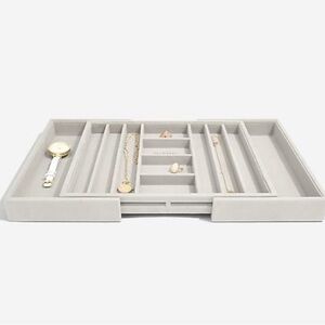 Stackers Expandable Tray